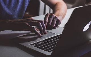 有人把截图发出来了：一句“你自己心里有数”引爆群聊，接下来全是摊牌